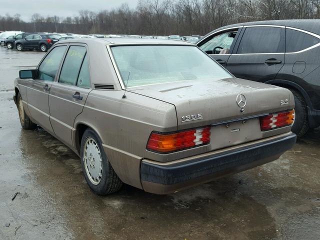 WDBDA29D6LF670166 - 1990 MERCEDES-BENZ 190 E 2.6 BROWN photo 3