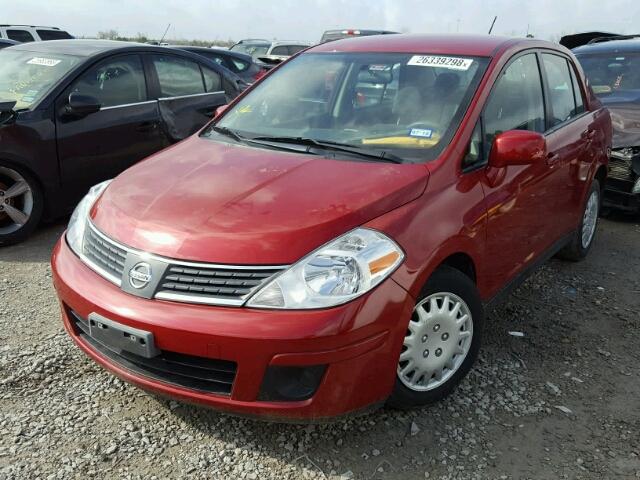 3N1BC11E39L440409 - 2009 NISSAN VERSA S RED photo 2