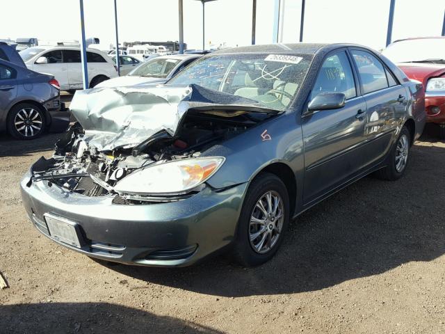 JTDBE32K320089950 - 2002 TOYOTA CAMRY LE GREEN photo 2