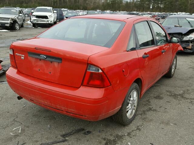 1FAFP34NX7W306536 - 2007 FORD FOCUS ZX4 RED photo 4