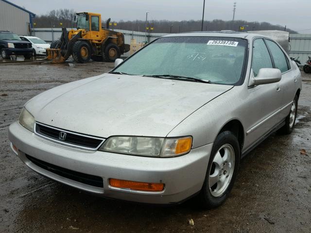 1HGCD5604VA261110 - 1997 HONDA ACCORD SE TAN photo 2