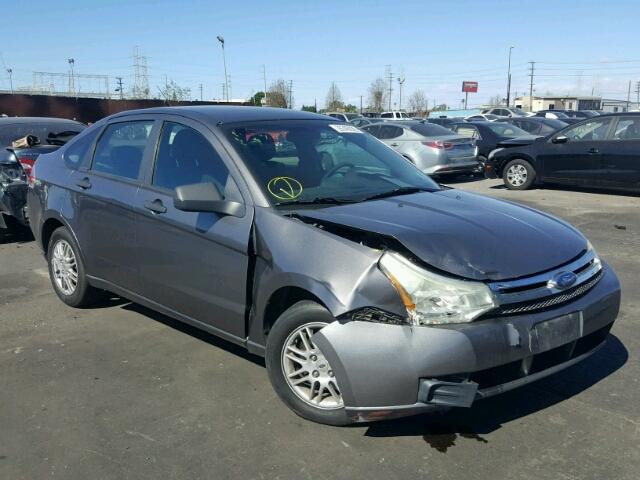 1FAHP3FN9AW200348 - 2010 FORD FOCUS SE GRAY photo 1