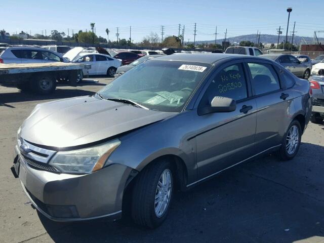 1FAHP3FN9AW200348 - 2010 FORD FOCUS SE GRAY photo 2