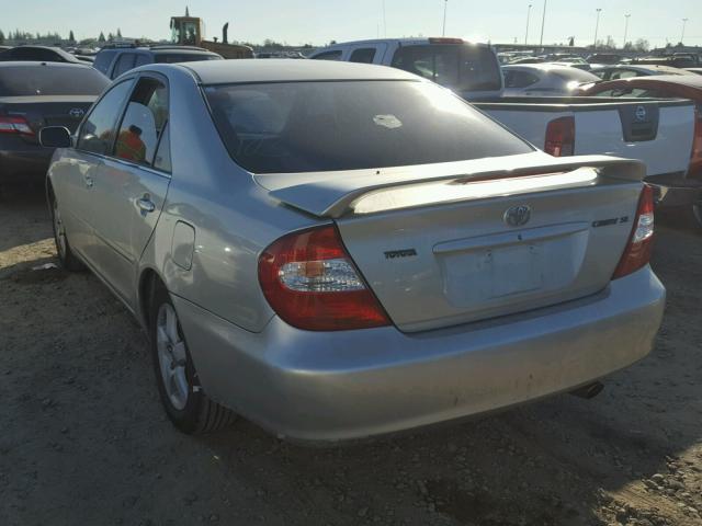 4T1BE32K13U205975 - 2003 TOYOTA CAMRY LE SILVER photo 3