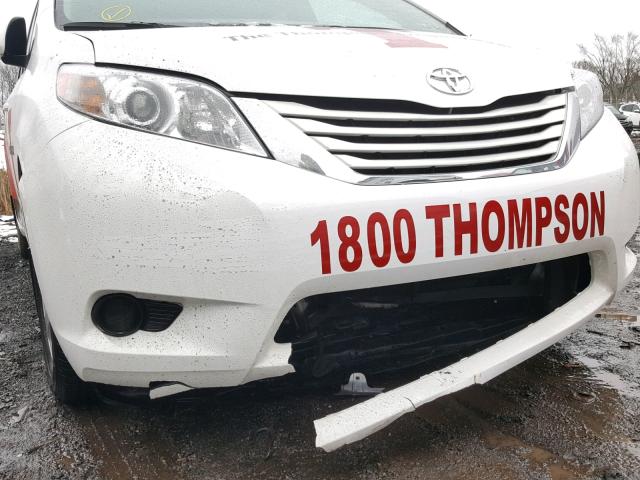 5TDKZ3DC8HS854618 - 2017 TOYOTA SIENNA LE WHITE photo 9