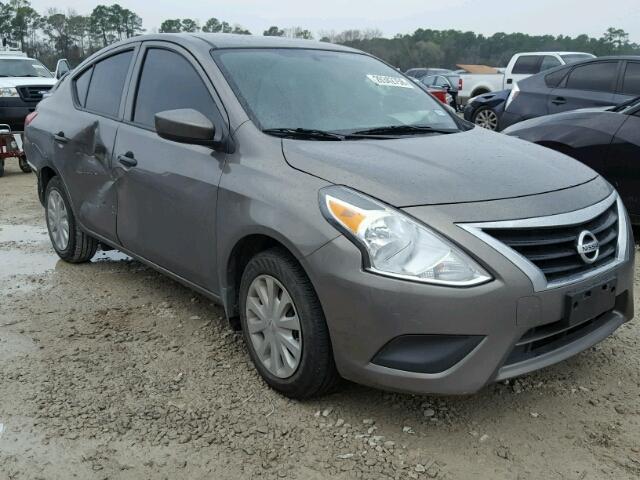 3N1CN7AP5HL861209 - 2017 NISSAN VERSA S GRAY photo 1