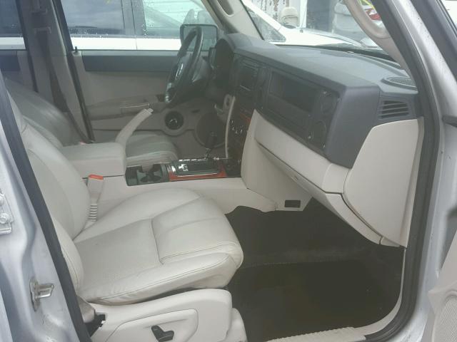 1J8HG58256C139994 - 2006 JEEP COMMANDER ვერცხლისფერი ფოტო 5