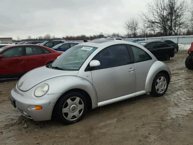 3VWCA21C8YM496007 - 2000 VOLKSWAGEN NEW BEETLE 银色 照片 2