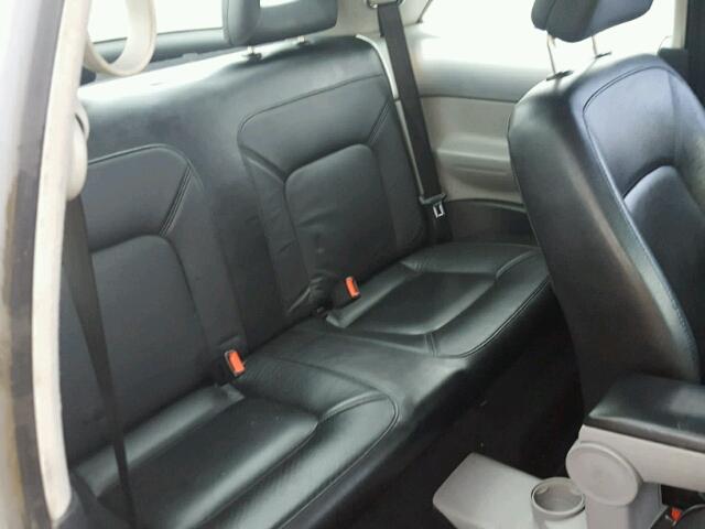 3VWCA21C8YM496007 - 2000 VOLKSWAGEN NEW BEETLE 银色 照片 6