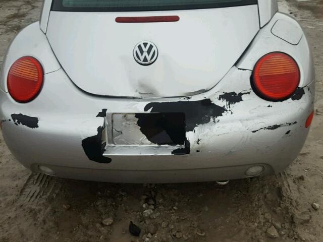 3VWCA21C8YM496007 - 2000 VOLKSWAGEN NEW BEETLE 银色 照片 9