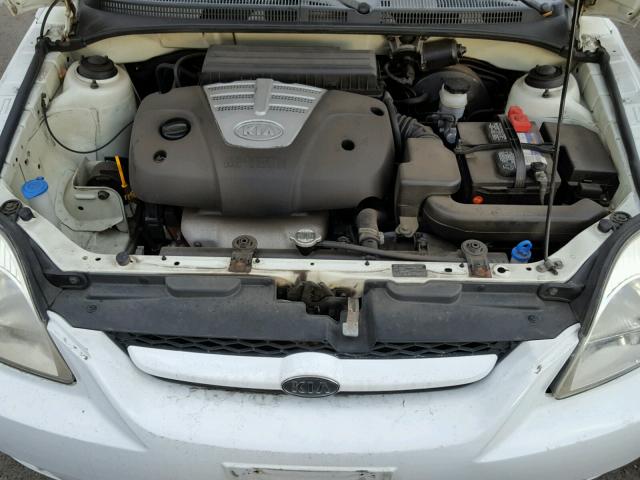 KNADC125356371744 - 2005 KIA RIO WHITE photo 7