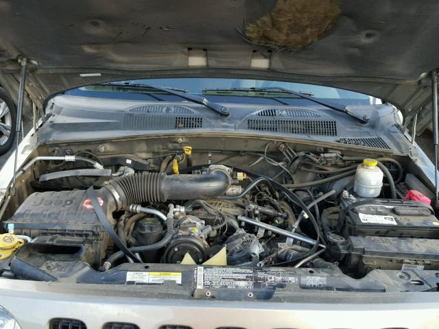 1J4GK38K15W650082 - 2005 JEEP LIBERTY RE TAN photo 7