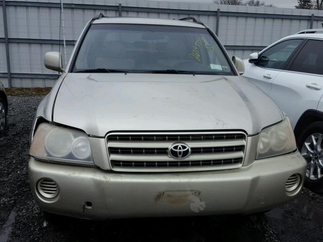 JTEHF21A930100277 - 2003 TOYOTA HIGHLANDER GOLD photo 9