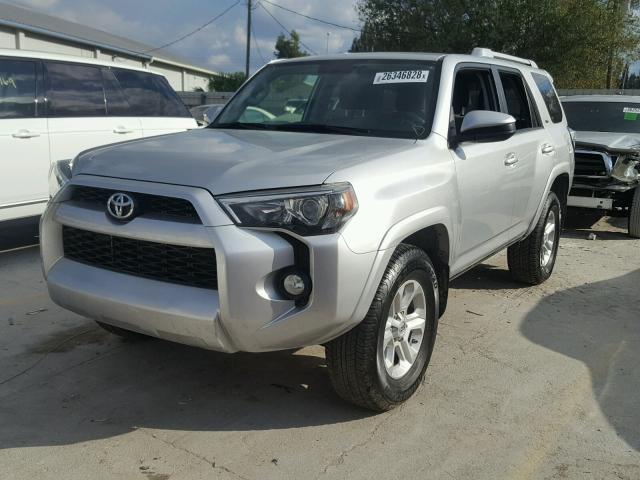 JTEZU5JR3G5146620 - 2016 TOYOTA 4RUNNER SR SILVER photo 2