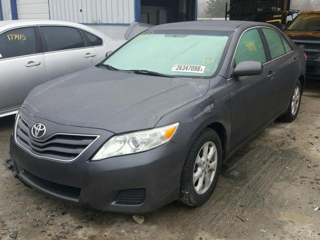 4T1BF3EKXBU662596 - 2011 TOYOTA CAMRY BASE GRAY photo 2