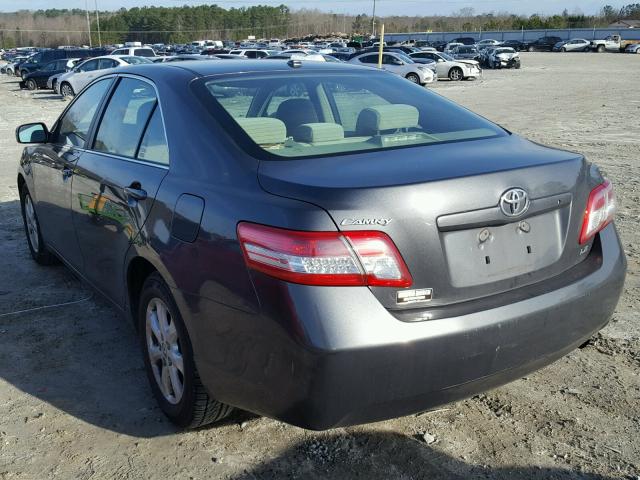 4T1BF3EKXBU662596 - 2011 TOYOTA CAMRY BASE GRAY photo 3