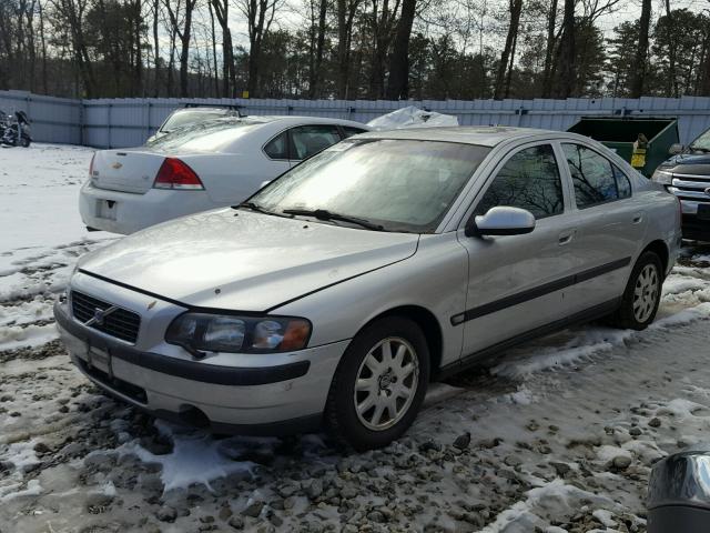 YV1RS61R922107096 - 2002 VOLVO S60 SILVER photo 2