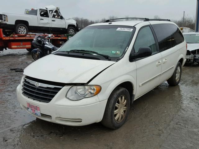 2A8GP54L57R193444 - 2007 CHRYSLER TOWN & COU WHITE photo 2