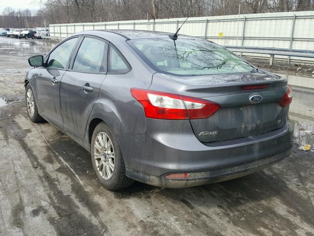 1FAHP3F25CL186281 - 2012 FORD FOCUS SE GRAY photo 3