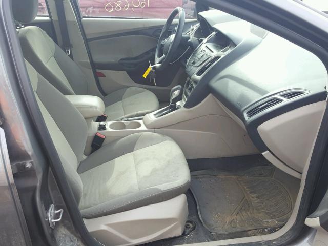 1FAHP3F25CL186281 - 2012 FORD FOCUS SE GRAY photo 5