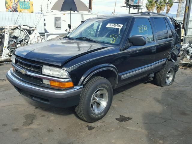 1GNCS13W112224002 - 2001 CHEVROLET BLAZER BLACK photo 2