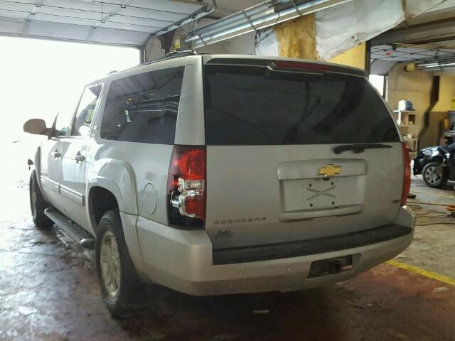 1GNSKJE34BR149772 - 2011 CHEVROLET SUBURBAN K SILVER photo 3