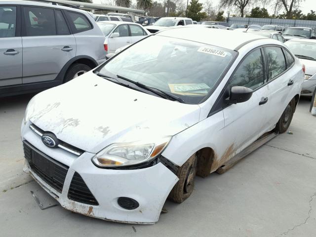 1FAHP3E25CL156294 - 2012 FORD FOCUS S WHITE photo 2