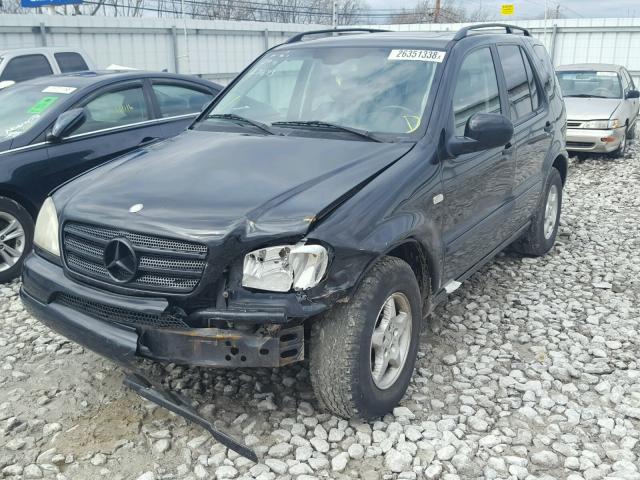 4JGAB54E51A271693 - 2001 MERCEDES-BENZ ML 320 BLACK photo 2