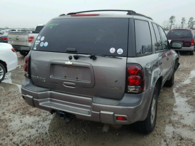 1GNDT13S952308086 - 2005 CHEVROLET TRAILBLAZE GRAY photo 4