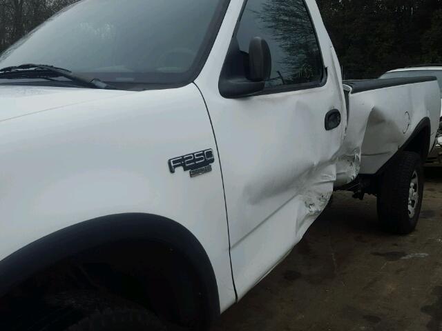 1FTPF28L3XNB98769 - 1999 FORD F250 WHITE photo 9