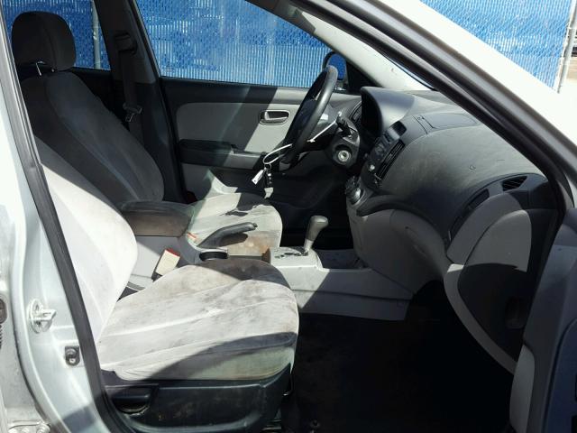 KMHDU46D19U589598 - 2009 HYUNDAI ELANTRA GL SILVER photo 5