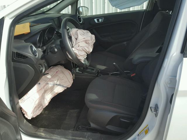 3FADP4BJ7FM218507 - 2015 FORD FIESTA SE WHITE photo 5