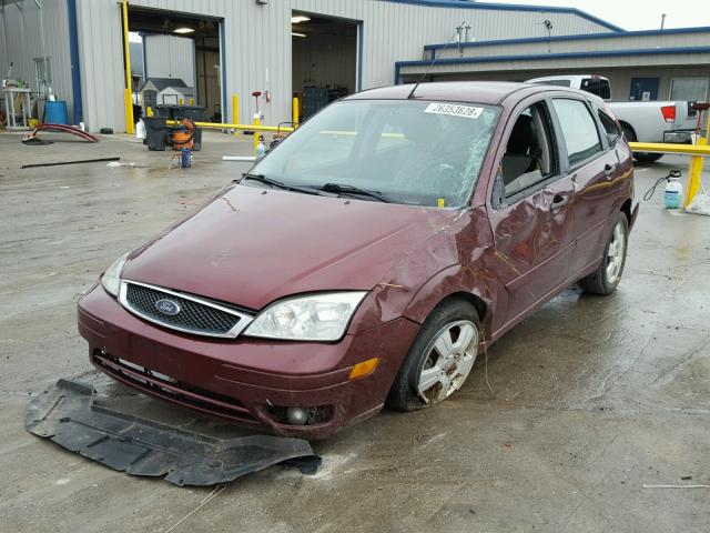 1FAHP37N57W344213 - 2007 FORD FOCUS ZX5 MAROON photo 2