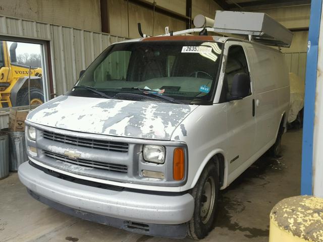 1GCFG25W4Y1194097 - 2000 CHEVROLET EXPRESS G2 WHITE photo 2