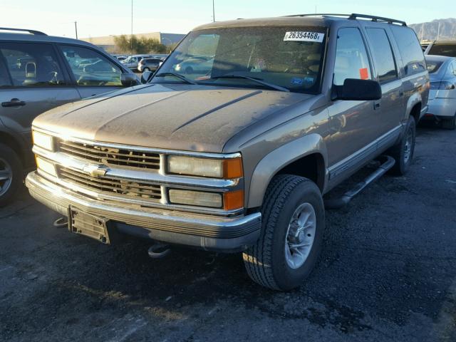 3GNGK26J7TG169315 - 1996 CHEVROLET SUBURBAN K TAN photo 2