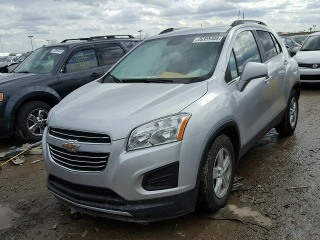 3GNCJLSB9GL202303 - 2016 CHEVROLET TRAX 1LT SILVER photo 2