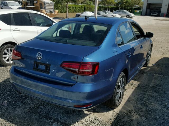 3VWDB7AJ6HM306895 - 2017 VOLKSWAGEN JETTA SE BLUE photo 4