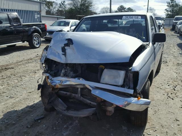 1N6DD26S5YC435582 - 2000 NISSAN FRONTIER K SILVER photo 2