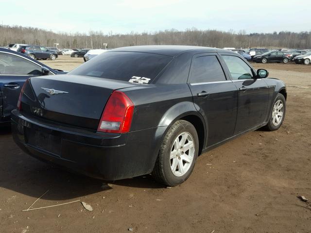 2C3KA43R47H885644 - 2007 CHRYSLER 300 BLACK photo 4