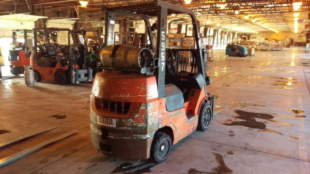 7FGCU2579186 - 2002 TOYO FORKLIFT ORANGE photo 4