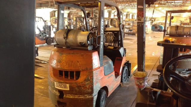 7FGCU2570430 - 2001 TOYO FORKLIFT ORANGE photo 4