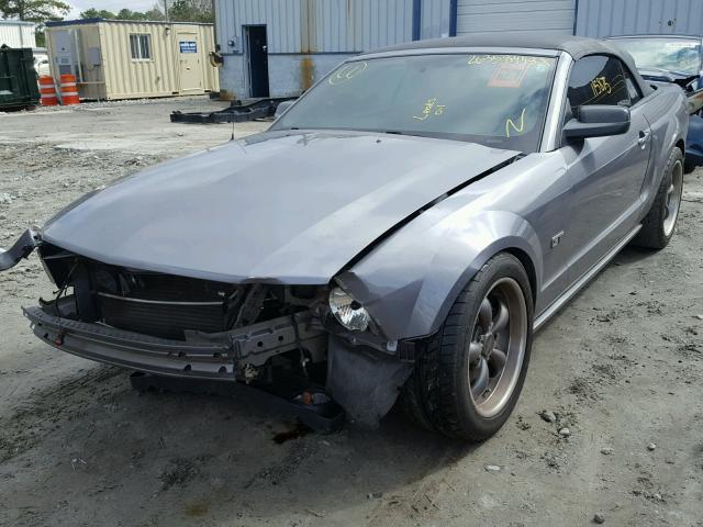 1ZVFT85H565140746 - 2006 FORD MUSTANG GT GRAY photo 2