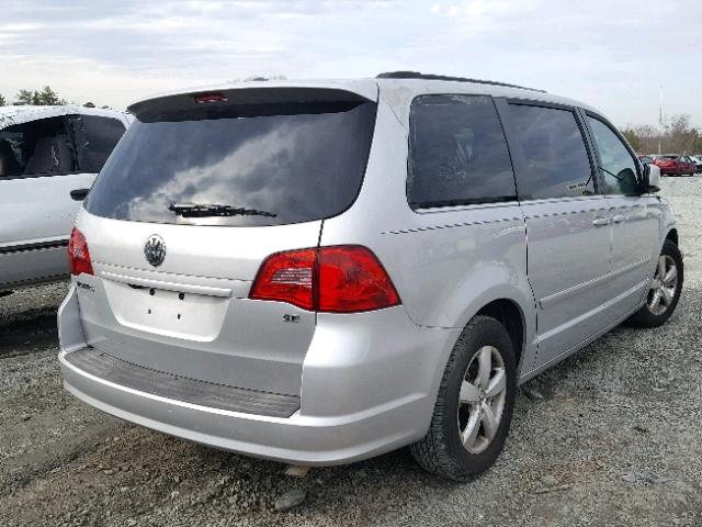 2V4RW3DG7BR717931 - 2011 VOLKSWAGEN ROUTAN SE SILVER photo 4