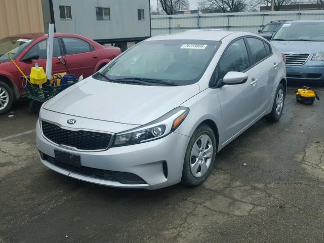 3KPFK4A7XHE006091 - 2017 KIA FORTE LX SILVER photo 2