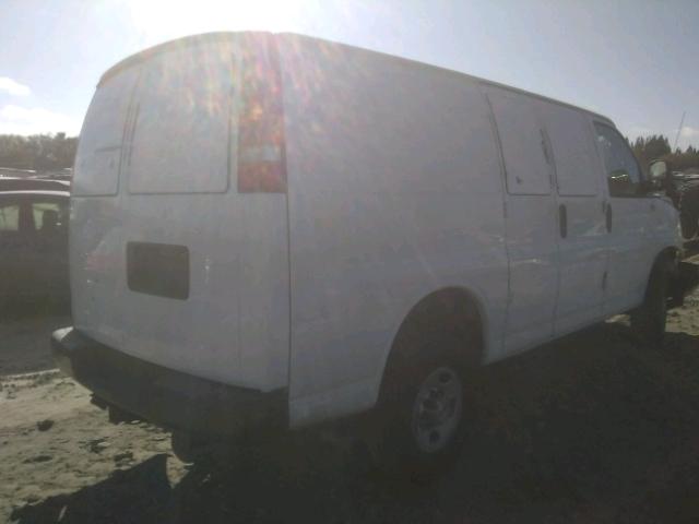 1GCWGAFF5H1317074 - 2017 CHEVROLET EXPRESS G2 WHITE photo 4