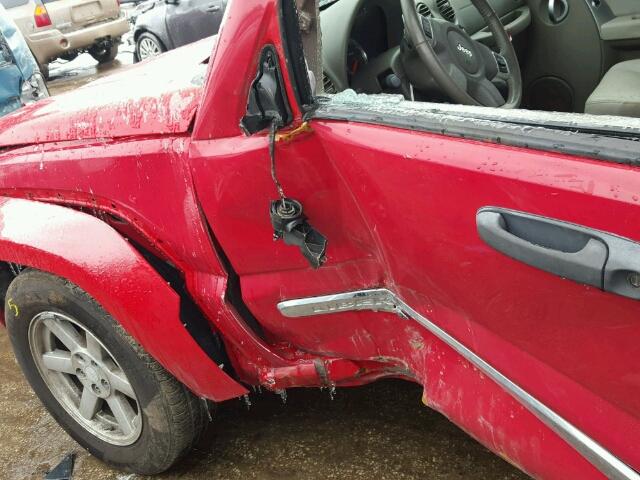 1J4GK58K65W623276 - 2005 JEEP LIBERTY LI RED photo 9