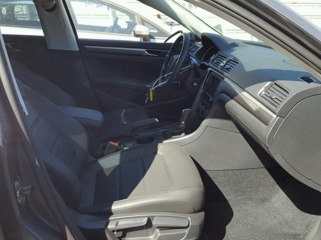 1VWDT7A37HC062688 - 2017 VOLKSWAGEN PASSAT R-L GRAY photo 5