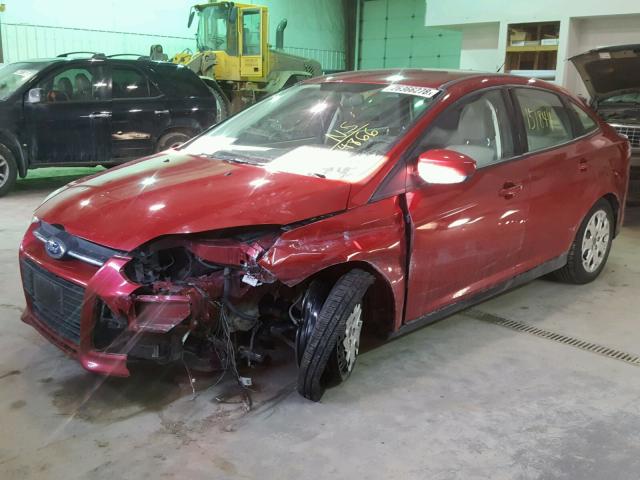 1FAHP3F25CL154866 - 2012 FORD FOCUS SE RED photo 2