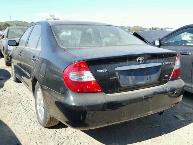 JTDBF30K520035761 - 2002 TOYOTA CAMRY LE BLACK photo 3