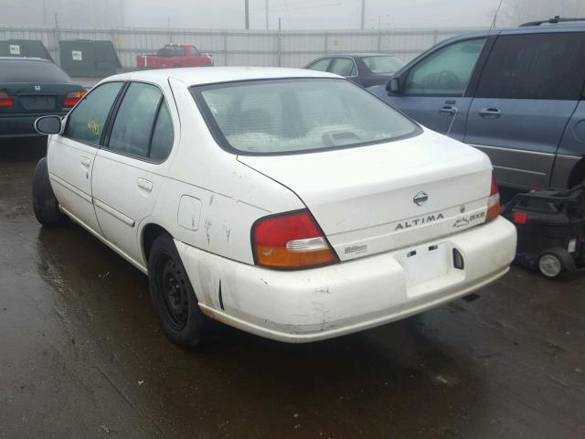 1N4DL01D2WC145810 - 1998 NISSAN ALTIMA XE WHITE photo 3